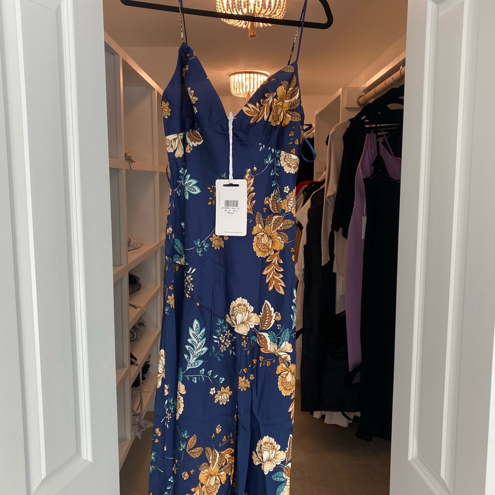 Hello Molly floral dress brand new with tags. Perfect condition, never worn.